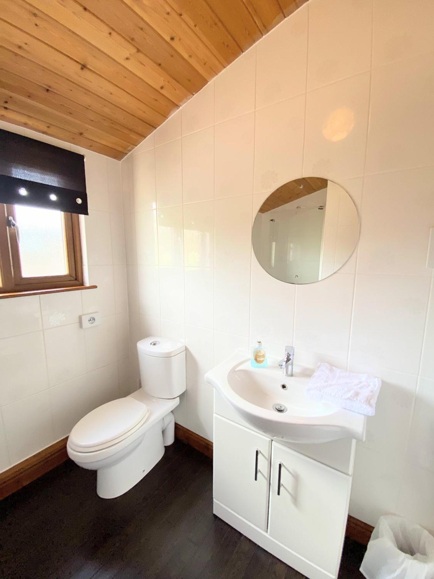 Torridon 12 With Private Hot Tub - Fife - Loch Leven - Lomond Hills Villa Kelty ภายนอก รูปภาพ