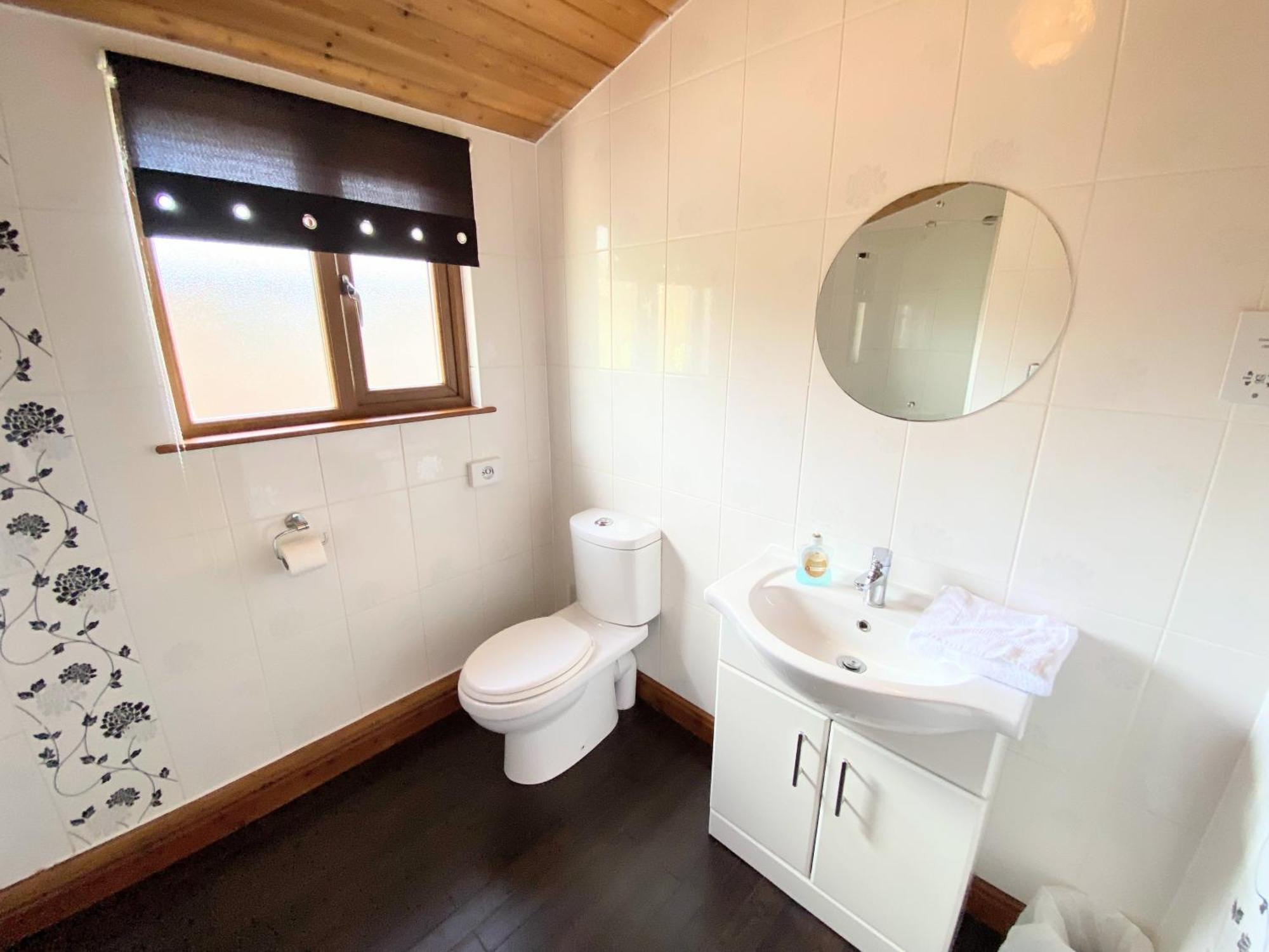 Torridon 12 With Private Hot Tub - Fife - Loch Leven - Lomond Hills Villa Kelty ภายนอก รูปภาพ