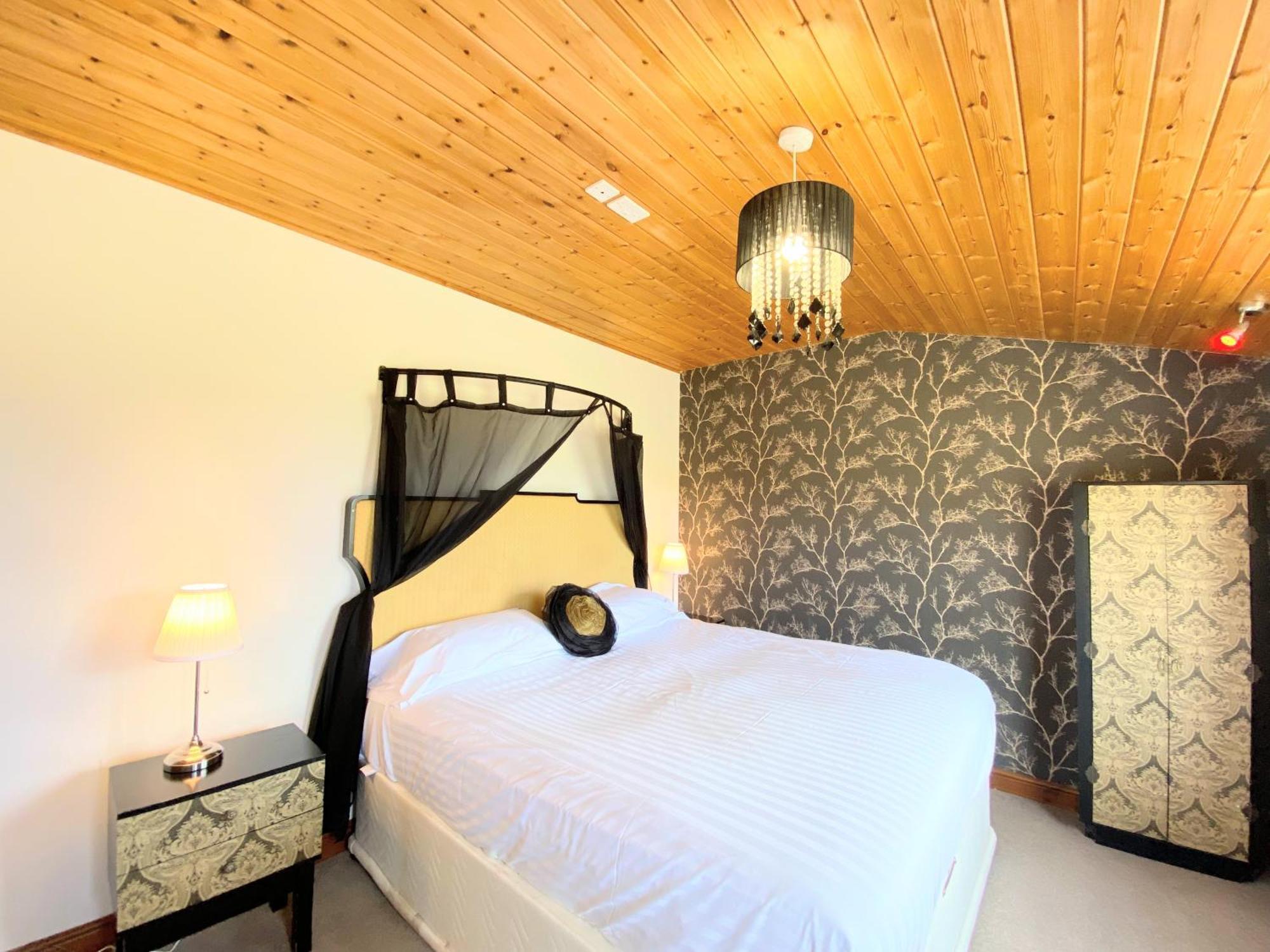 Torridon 12 With Private Hot Tub - Fife - Loch Leven - Lomond Hills Villa Kelty ภายนอก รูปภาพ
