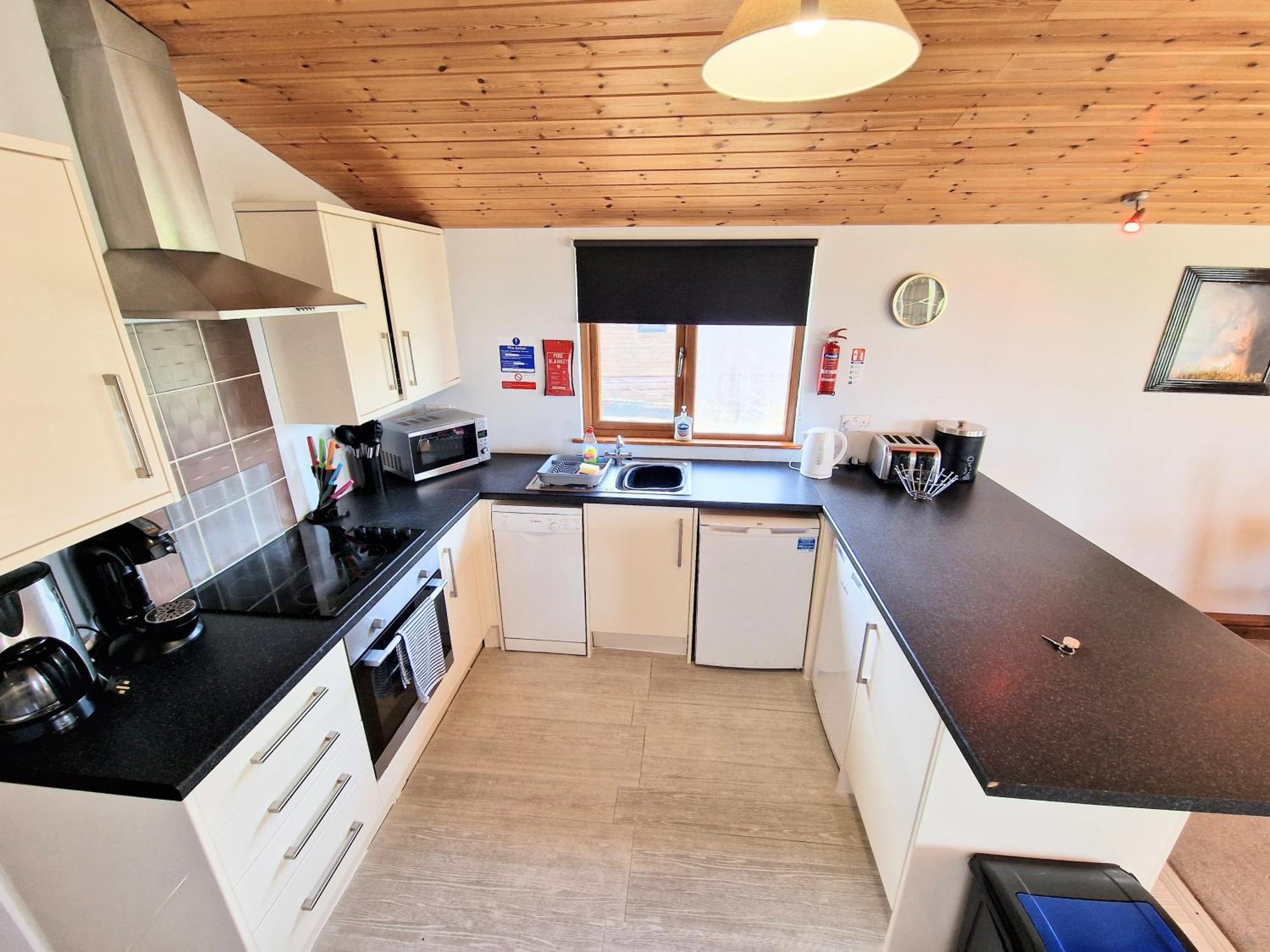 Torridon 12 With Private Hot Tub - Fife - Loch Leven - Lomond Hills Villa Kelty ภายนอก รูปภาพ