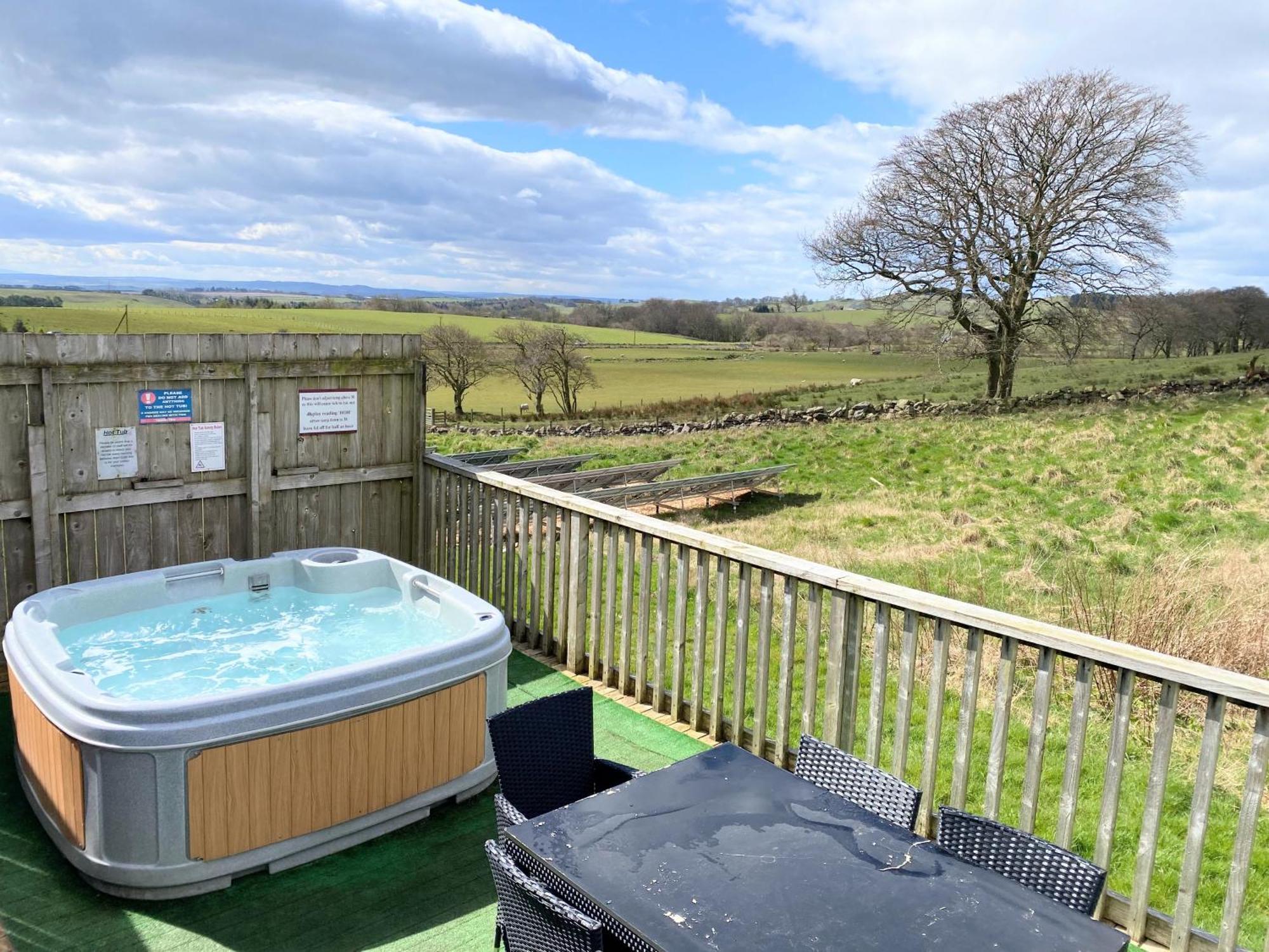 Torridon 12 With Private Hot Tub - Fife - Loch Leven - Lomond Hills Villa Kelty ภายนอก รูปภาพ